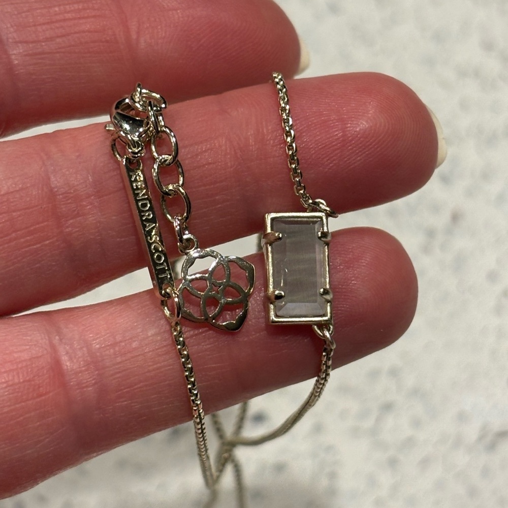 Kendra Scott necklace